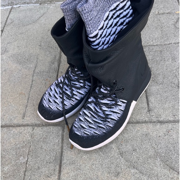 - BN women’s Nike roshe two hi flyknit boots trainers black and white m, s… - Picture 9 of 12
